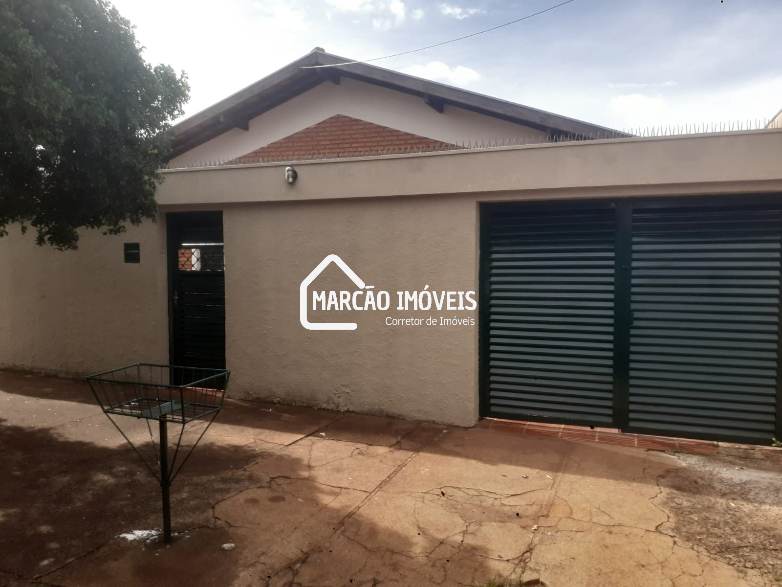 Vendo uma casa no bairro Nogueira em Barretos